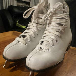 Lake Placid Girls Figure Ice Skates